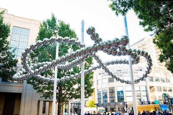 79 Hilarious, Bizarre, And Downright Bad Examples Of Public Art Around The World