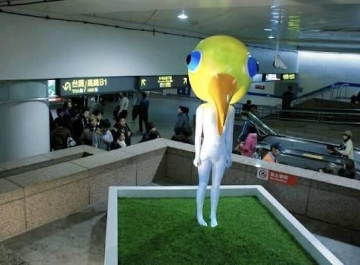 79 Hilarious, Bizarre, And Downright Bad Examples Of Public Art Around The World