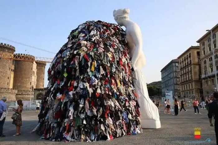 79 Hilarious, Bizarre, And Downright Bad Examples Of Public Art Around The World