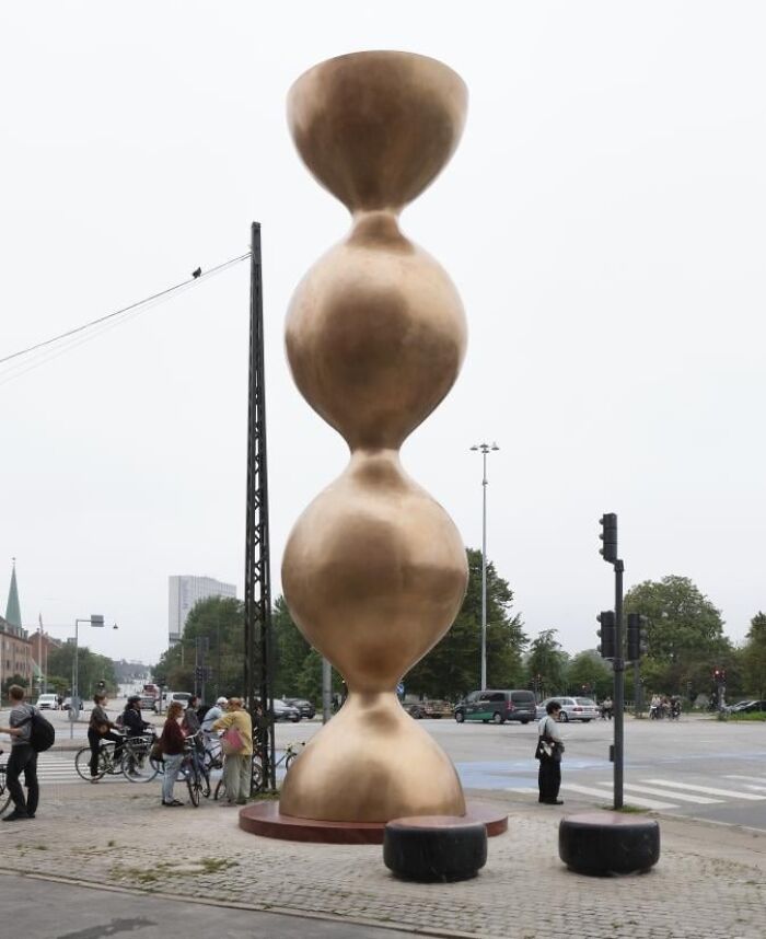 79 Hilarious, Bizarre, And Downright Bad Examples Of Public Art Around The World