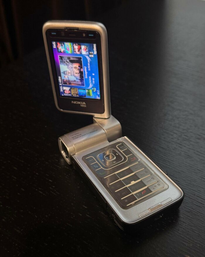 67 Vintage Tech Finds For Anyone Who Misses Buttons, Cassettes, And Chunky Electronics