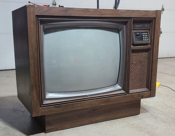 67 Vintage Tech Finds For Anyone Who Misses Buttons, Cassettes, And Chunky Electronics
