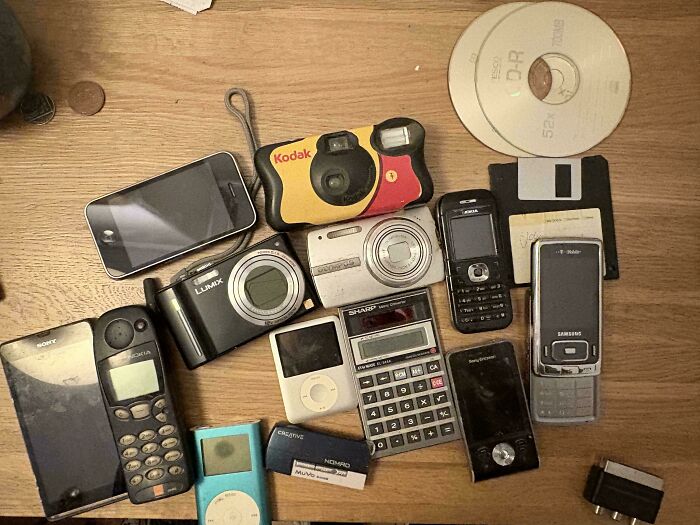 67 Vintage Tech Finds For Anyone Who Misses Buttons, Cassettes, And Chunky Electronics