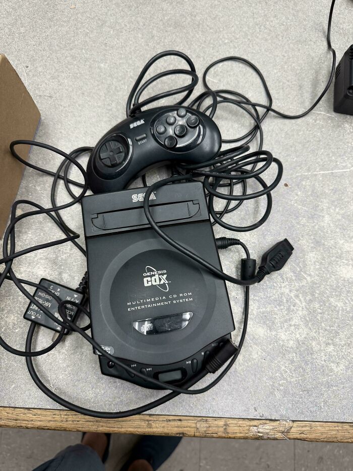 67 Vintage Tech Finds For Anyone Who Misses Buttons, Cassettes, And Chunky Electronics
