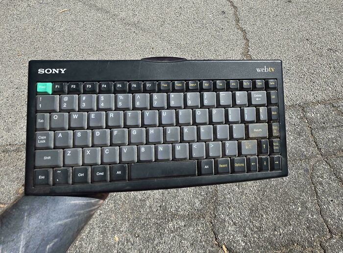 67 Vintage Tech Finds For Anyone Who Misses Buttons, Cassettes, And Chunky Electronics