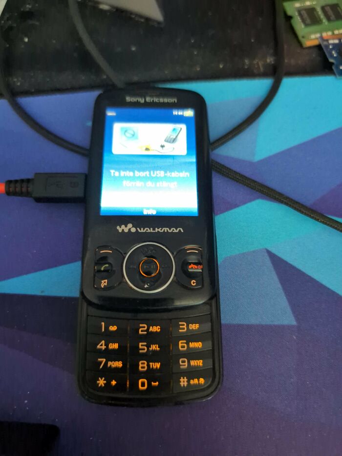 67 Vintage Tech Finds For Anyone Who Misses Buttons, Cassettes, And Chunky Electronics