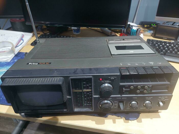 67 Vintage Tech Finds For Anyone Who Misses Buttons, Cassettes, And Chunky Electronics