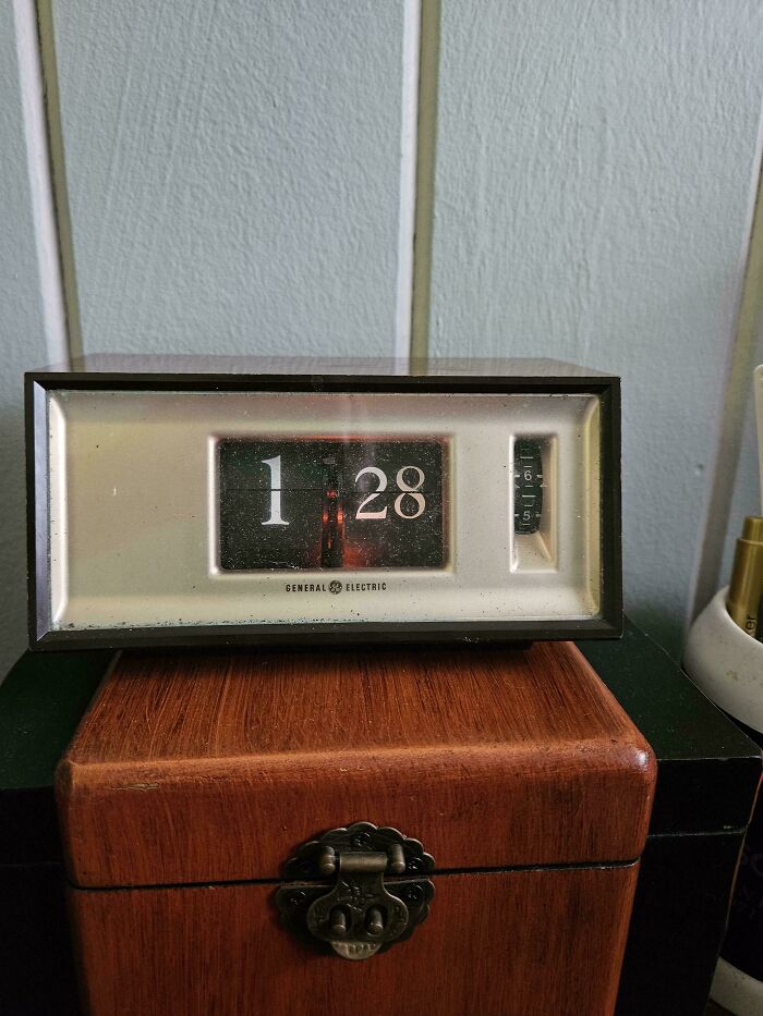 67 Vintage Tech Finds For Anyone Who Misses Buttons, Cassettes, And Chunky Electronics
