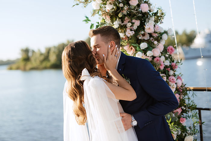 Bride Doesn’t Trust Groom’s Friend That Used To Have Feelings For Him Bride Doesn’t Trust Groom’s Friend That Used To Have Feelings For Him