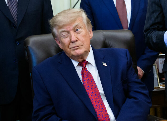 Expert Weighs In After Trump’s Odd Stance In Viral Video Leads To Speculation Expert Weighs In After Trump’s Odd Stance In Viral Video Leads To Speculation
