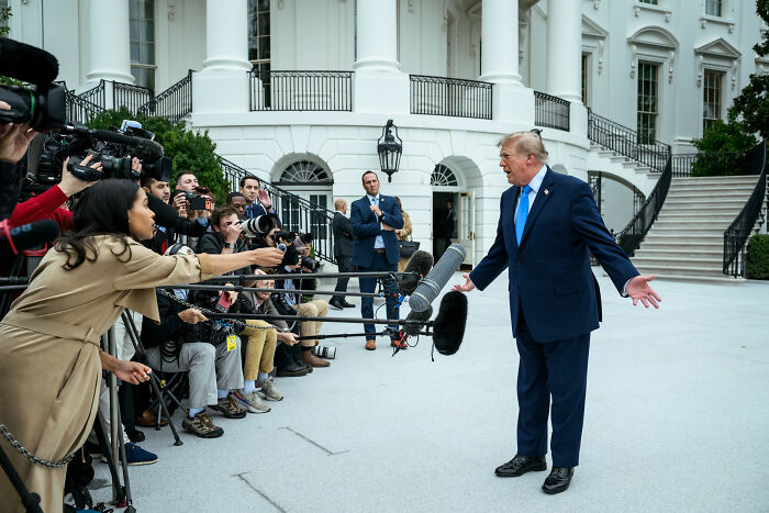 Expert Weighs In After Trump’s Odd Stance In Viral Video Leads To Speculation Expert Weighs In After Trump’s Odd Stance In Viral Video Leads To Speculation