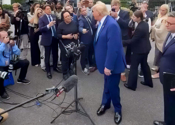 Expert Weighs In After Trump’s Odd Stance In Viral Video Leads To Speculation Expert Weighs In After Trump’s Odd Stance In Viral Video Leads To Speculation