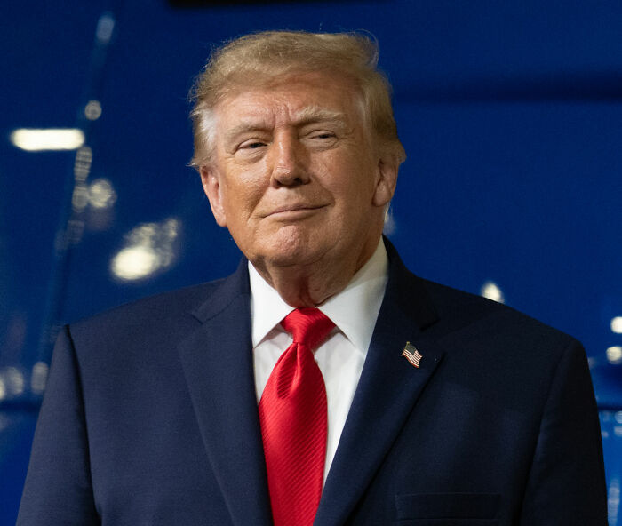 Expert Weighs In After Trump’s Odd Stance In Viral Video Leads To Speculation Expert Weighs In After Trump’s Odd Stance In Viral Video Leads To Speculation