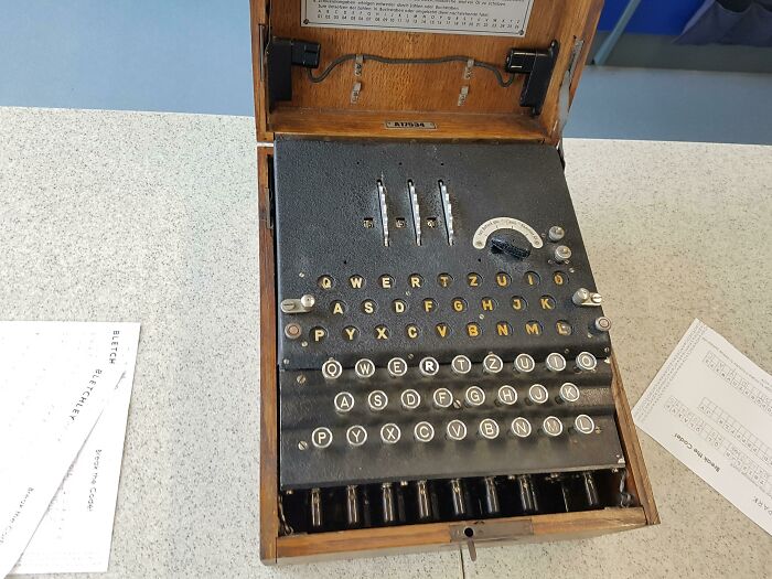 64 Incredibly Cool Movie Props That Show Just How Much Craft Goes Into Making Every Film Look Real