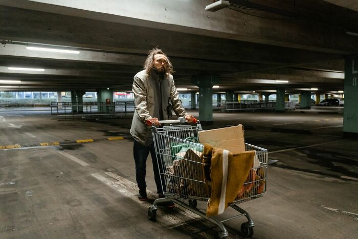 59 Stories About The Urgent Feeling People Had To Leave Immediately And It May Have Saved Their Lives