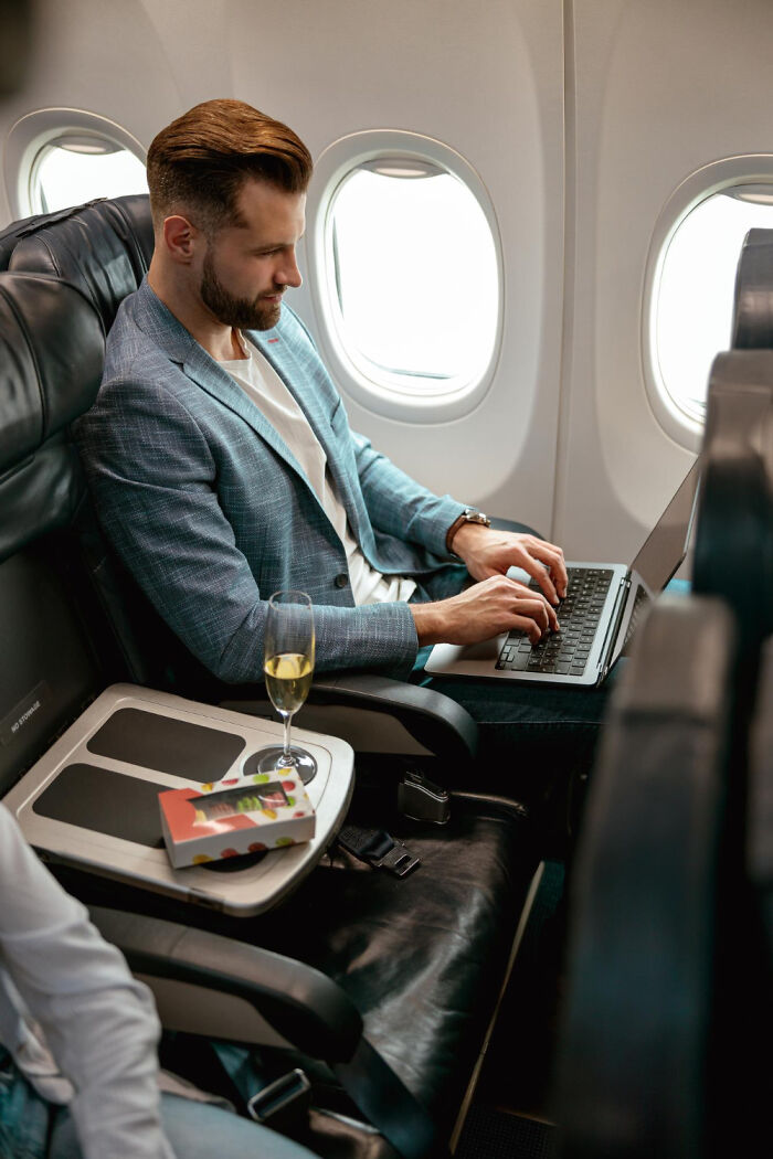 30 Passengers Share Stories Of Parents Who Used Their Kids To Get Better Seats On Flights