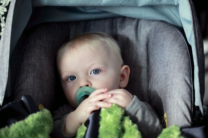 30 Passengers Share Stories Of Parents Who Used Their Kids To Get Better Seats On Flights