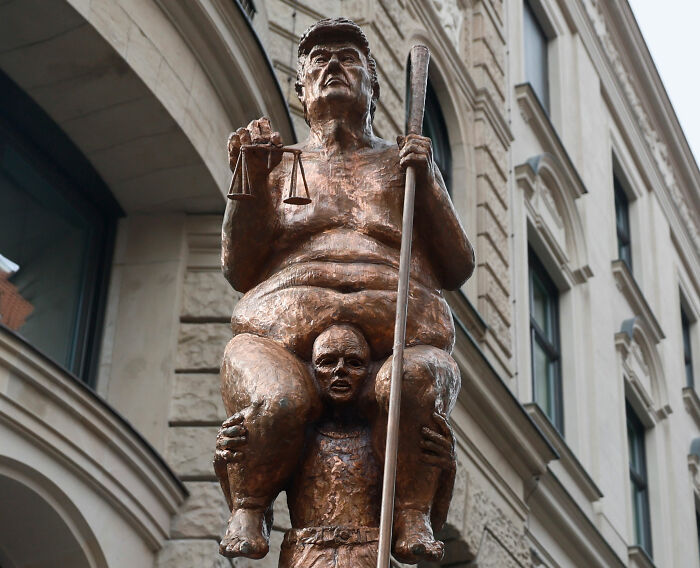 Satirical Golden Statue Of Donald Trump Goes On Display, And The Comments Are Brutal