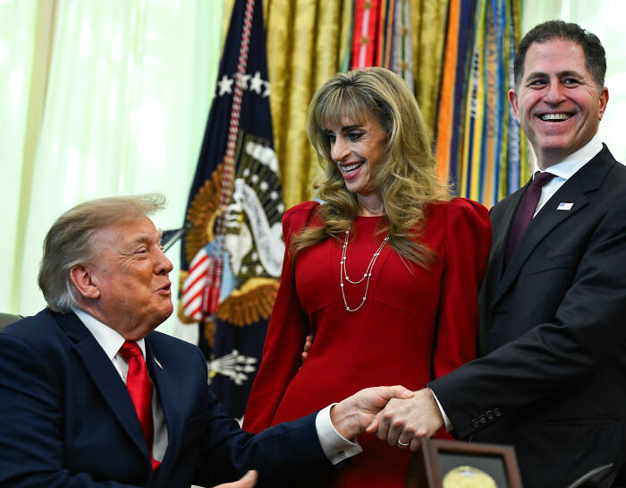 Billionaire Spotted At White House Event Sparks Wild Reactions As People Can’t Believe What She Used To Look Like