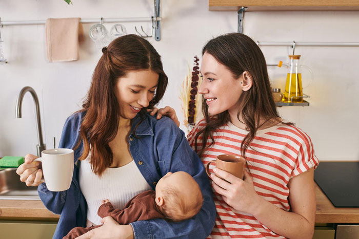 Woman Is Disgusted That A Teen Mom Is Doing What A Mother Is Supposed To, Nobody Lets Her Be A Bully