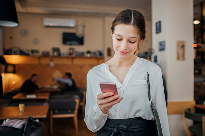 Bossy Coworker Tries To Get Waiter Fired, Accidentally Gets Herself Kicked Off The Team Instead Bossy Coworker Tries To Get Waiter Fired, Accidentally Gets Herself Kicked Off The Team Instead