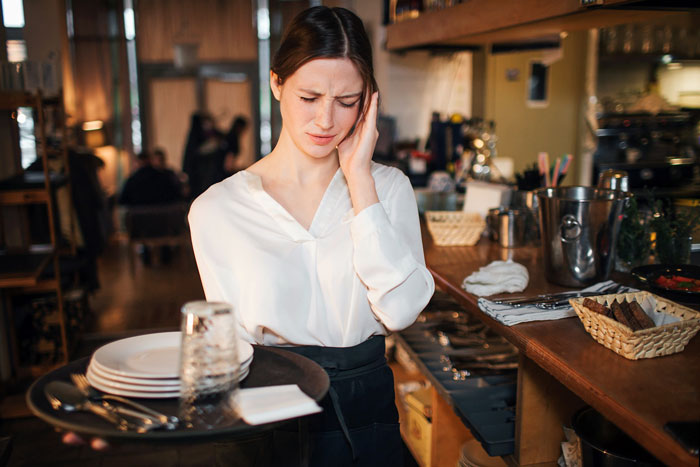 Bossy Coworker Tries To Get Waiter Fired, Accidentally Gets Herself Kicked Off The Team Instead Bossy Coworker Tries To Get Waiter Fired, Accidentally Gets Herself Kicked Off The Team Instead