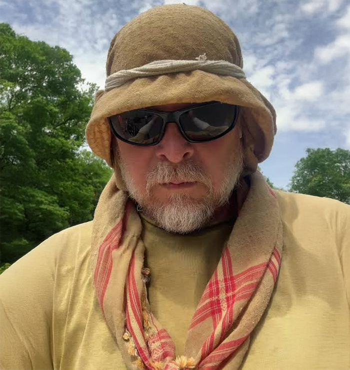 Man Goes For A Walk In 1998, Only Arrives Back Home Nearly 3 Decades Later After Crossing 29 Countries Man Goes For A Walk In 1998, Only Arrives Back Home Nearly 3 Decades Later After Crossing 29 Countries