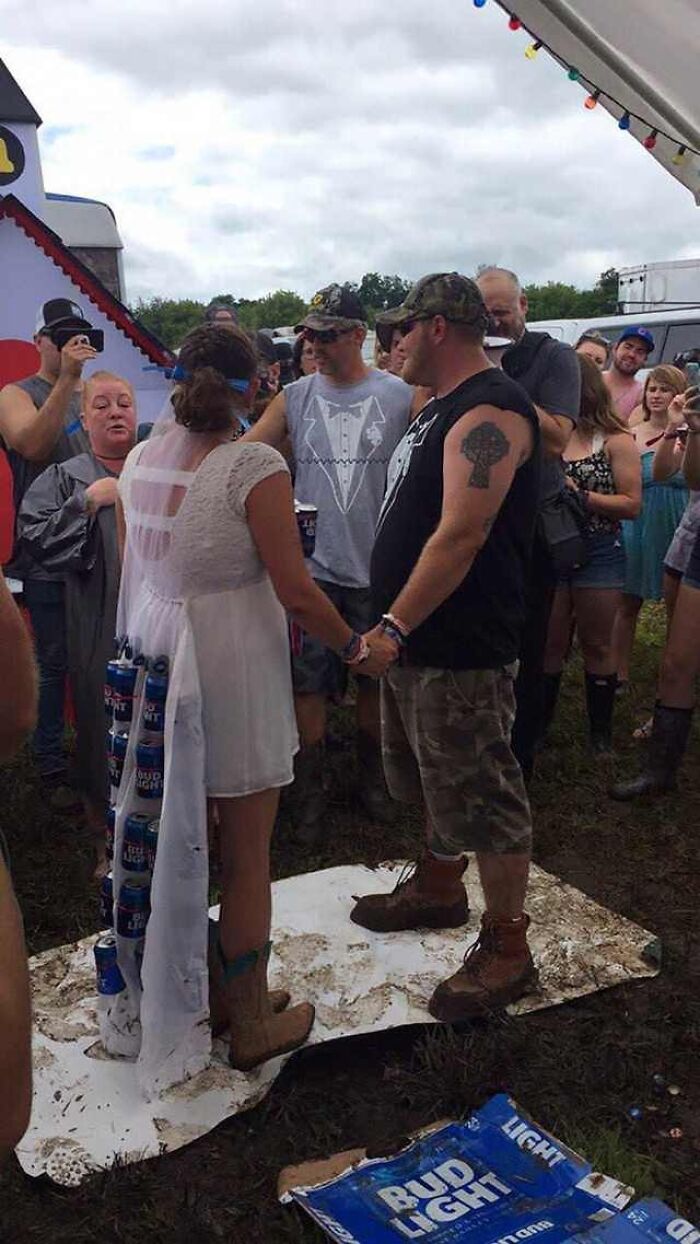 72 Questionable Wedding Moments That May Make You Wince, Laugh, And Facepalm At Once
