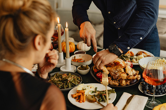 Woman Brings Her Own Food To Thanksgiving Because She Doesn’t Trust SIL, Is Shocked At Her Reaction Woman Brings Her Own Food To Thanksgiving Because She Doesn’t Trust SIL, Is Shocked At Her Reaction