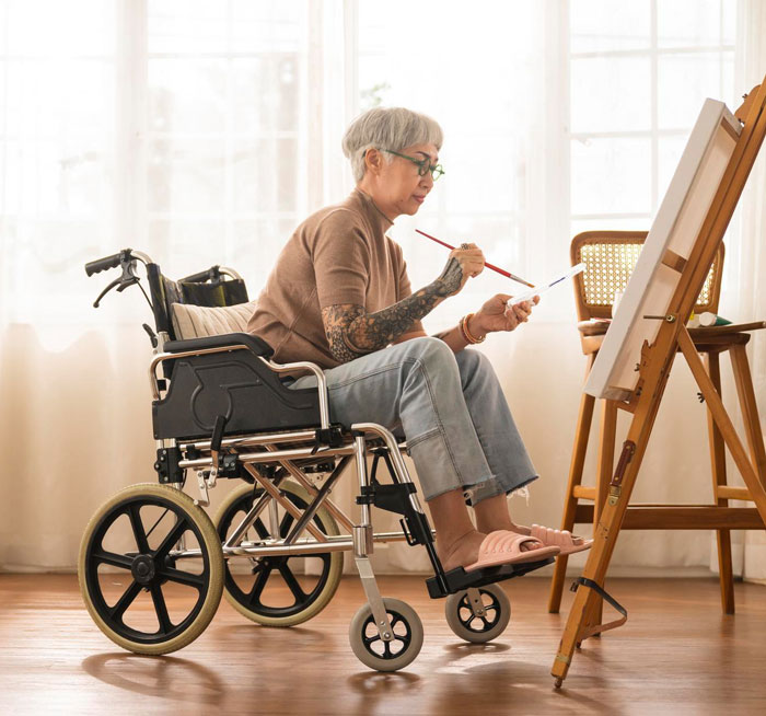 Feisty 80-Year-Old Amputee Chases Off A Man Who Wanted Her Wheelchair In The Most Hilarious Way