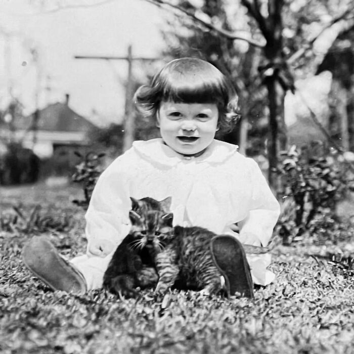 This Page Shared 39 New Adorable Vintage Photos Of Children With Their Cats