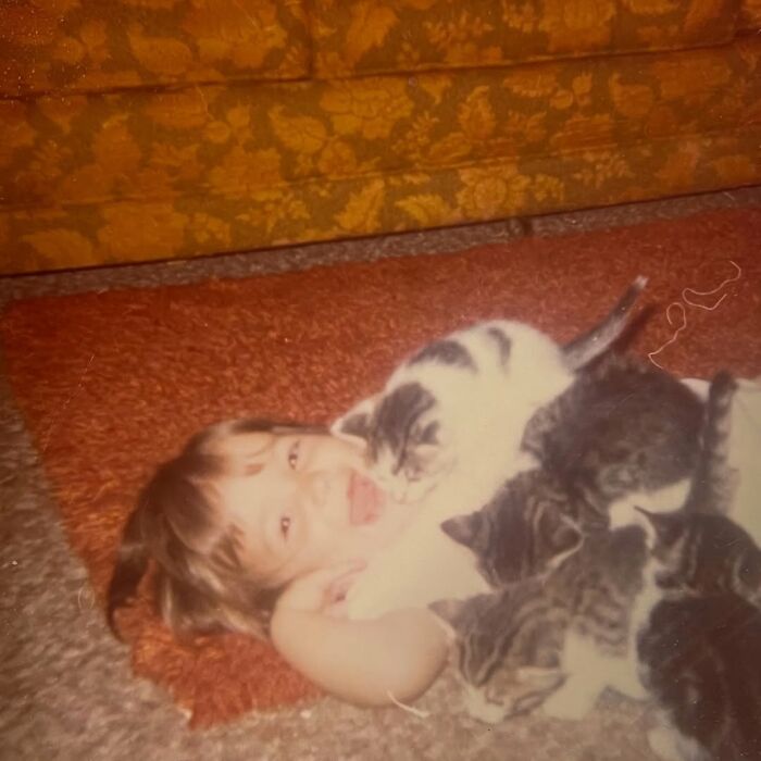 This Page Shared 39 New Adorable Vintage Photos Of Children With Their Cats