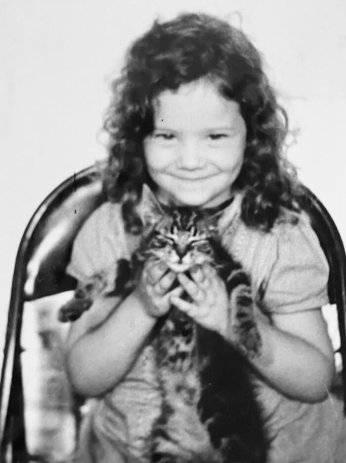 This Page Shared 39 New Adorable Vintage Photos Of Children With Their Cats