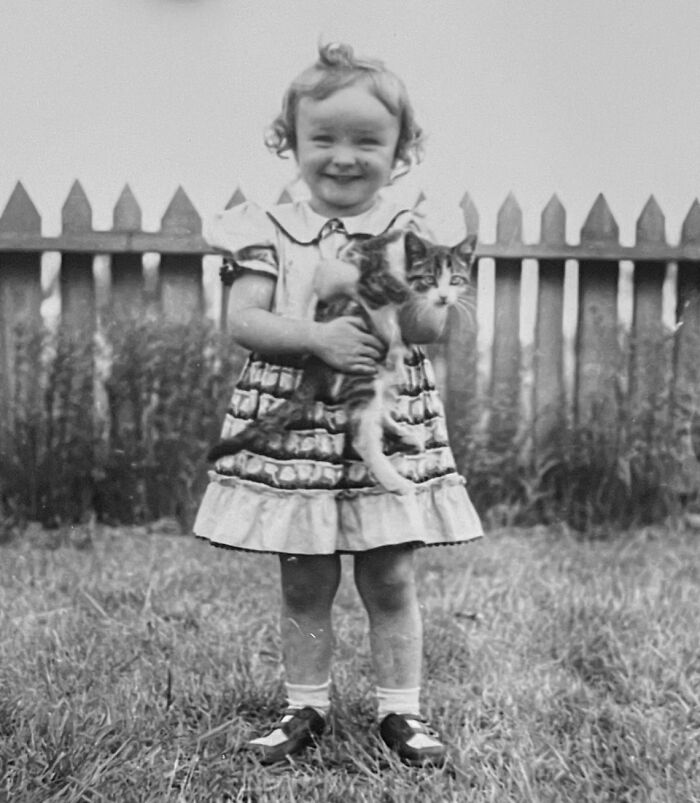 This Page Shared 39 New Adorable Vintage Photos Of Children With Their Cats