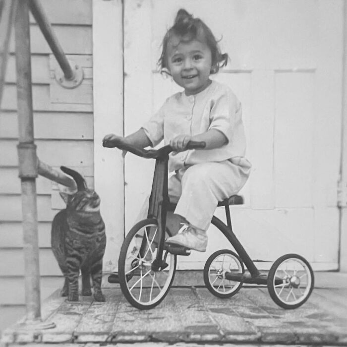 This Page Shared 39 New Adorable Vintage Photos Of Children With Their Cats