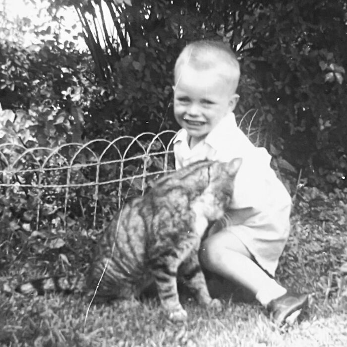 This Page Shared 39 New Adorable Vintage Photos Of Children With Their Cats