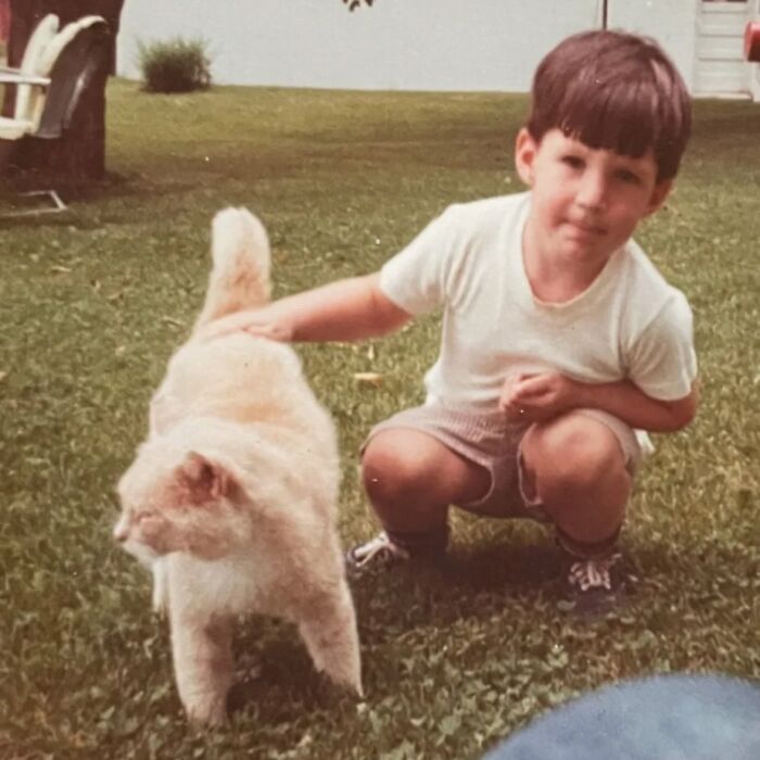 This Page Shared 39 New Adorable Vintage Photos Of Children With Their Cats