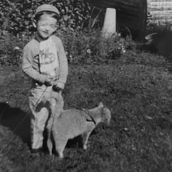 This Page Shared 39 New Adorable Vintage Photos Of Children With Their Cats