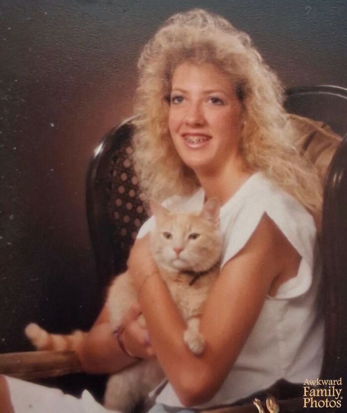 39 Times Family Photos With Cats Went Hilariously Wrong, As Shared By This Page