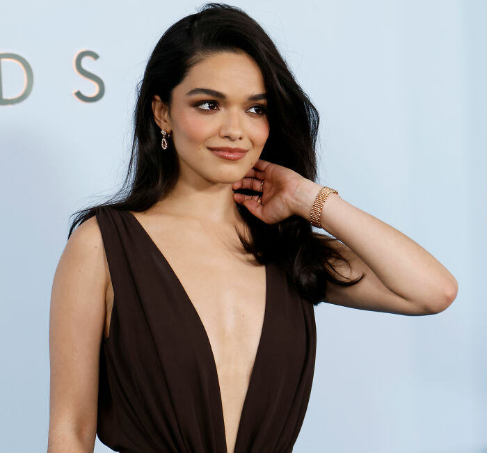 “She’s Gotta Stop”: Rachel Zegler’s New Photo Has Fans All Pointing Out Irksome Pattern “She’s Gotta Stop”: Rachel Zegler’s New Photo Has Fans All Pointing Out Irksome Pattern