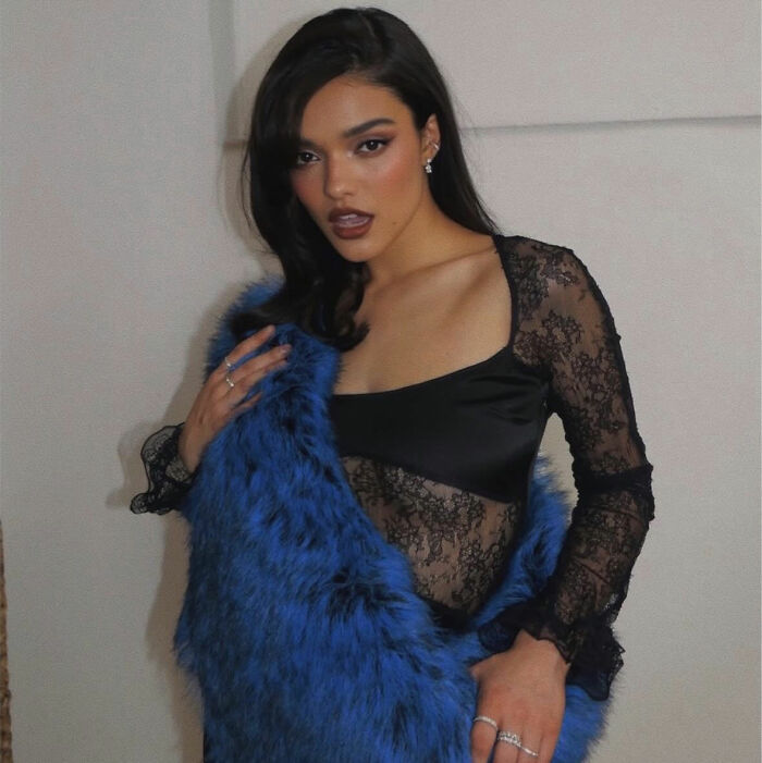 “She’s Gotta Stop”: Rachel Zegler’s New Photo Has Fans All Pointing Out Irksome Pattern “She’s Gotta Stop”: Rachel Zegler’s New Photo Has Fans All Pointing Out Irksome Pattern