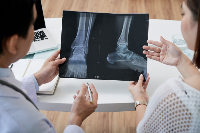 Healthcare Workers See Insane Things Every Day, But Here Are The Craziest Ones (46 Stories)
