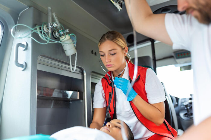 Healthcare Workers See Insane Things Every Day, But Here Are The Craziest Ones (46 Stories)
