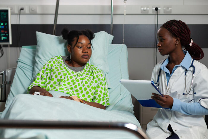 Healthcare Workers See Insane Things Every Day, But Here Are The Craziest Ones (46 Stories)