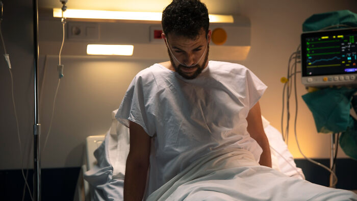 Healthcare Workers See Insane Things Every Day, But Here Are The Craziest Ones (46 Stories)