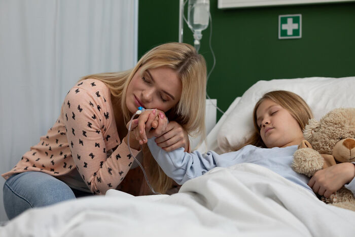 Healthcare Workers See Insane Things Every Day, But Here Are The Craziest Ones (46 Stories)