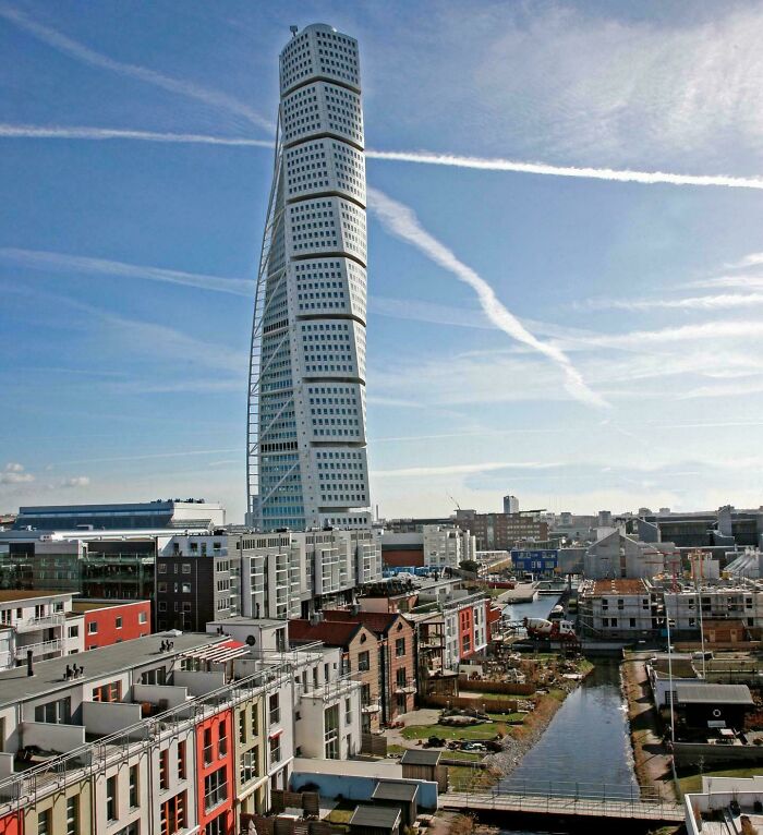 66 Buildings Turn Heads With Bizarre Shapes That Make Ordinary Architecture Look Absolutely Boring