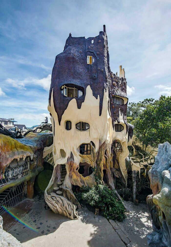 66 Buildings Turn Heads With Bizarre Shapes That Make Ordinary Architecture Look Absolutely Boring