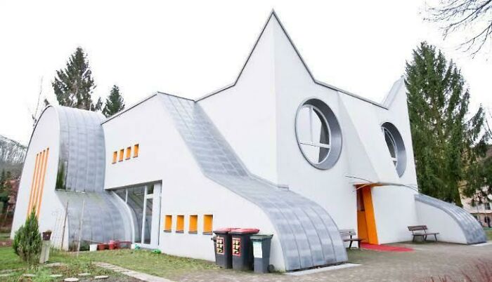 66 Buildings Turn Heads With Bizarre Shapes That Make Ordinary Architecture Look Absolutely Boring