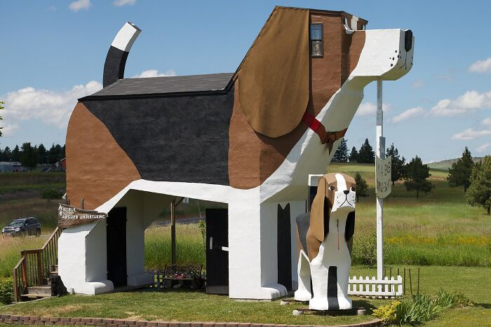 66 Buildings Turn Heads With Bizarre Shapes That Make Ordinary Architecture Look Absolutely Boring